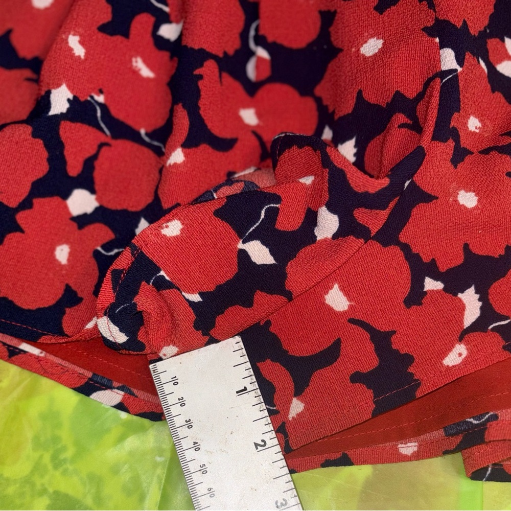 high-waisted floral print shorts large-scale red poppy flared silhouette small - Picture 9 of 9